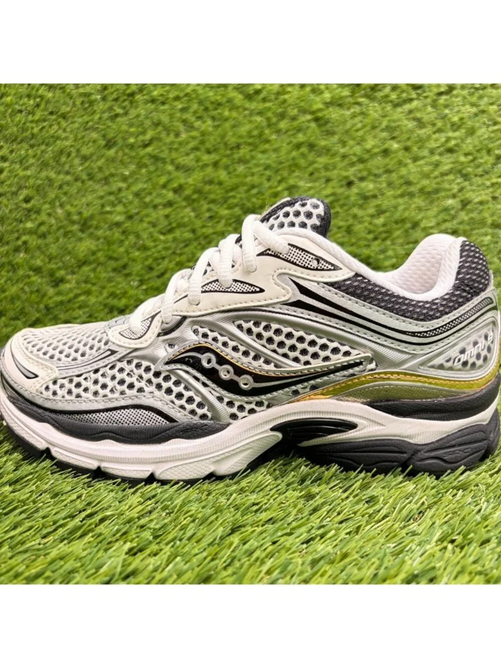 Saucony ProGrid Omni 9 Mens Size 5 Silver Gold Athletic Running Shoes Sneakers
